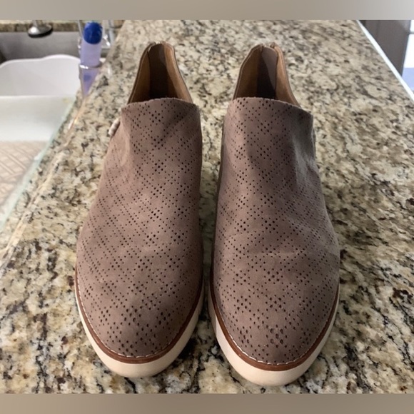 DrScholls be free energy technology 11 medium comfortable slip with back zipper. - Picture 2 of 10